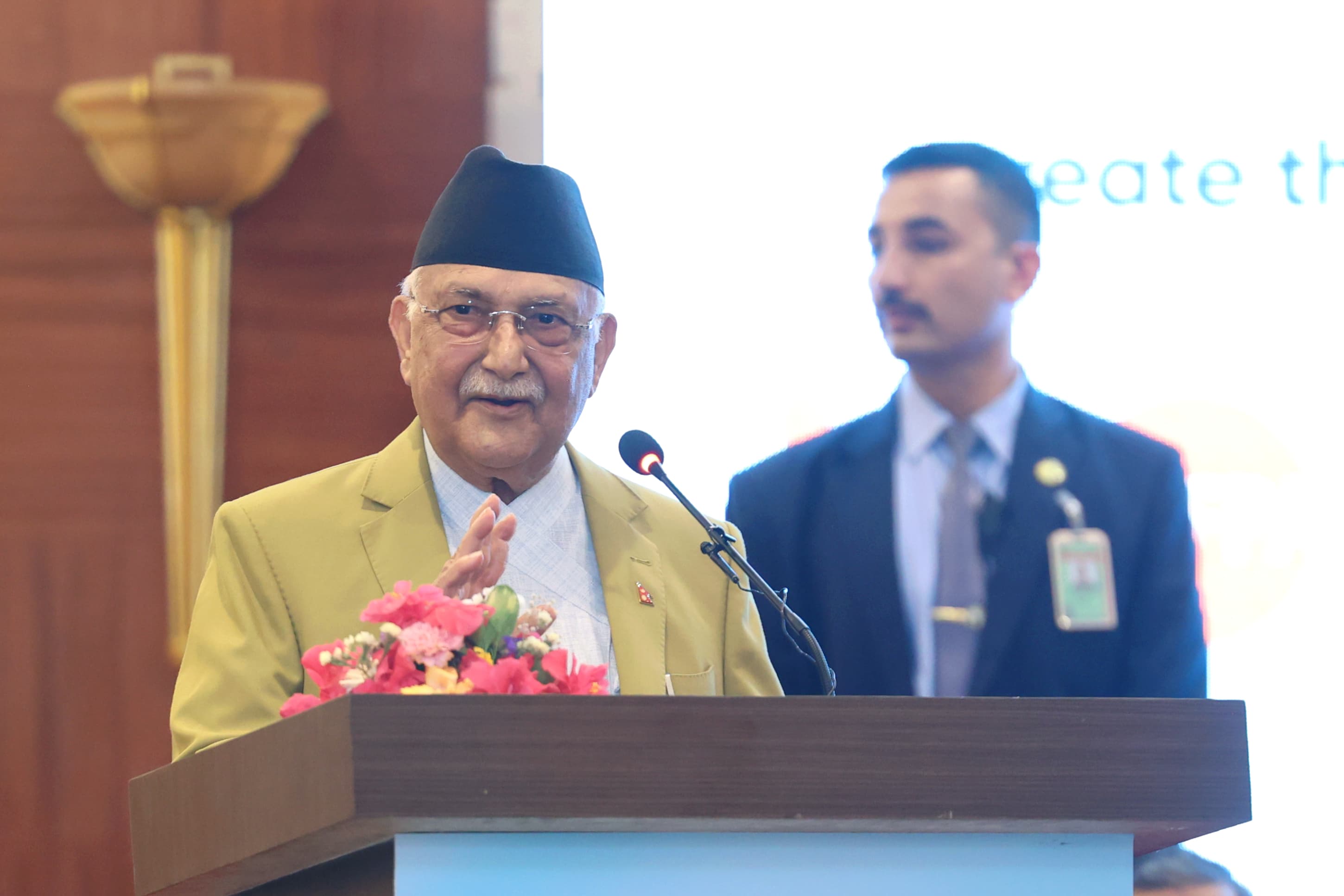 चालिस कटेपछि रमाउला भन्ने गीतमा नअल्मलिनुस्, ३० वर्षभित्र तीनवटा सन्तान पाइसक्नुस् : प्रधानमन्त्री